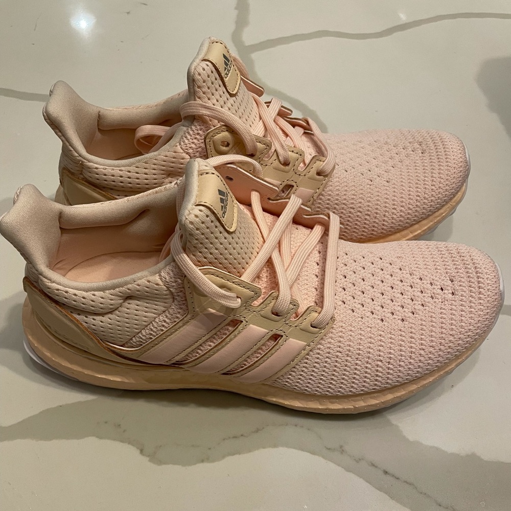 Adidas women Ultraboost size 7 NEW